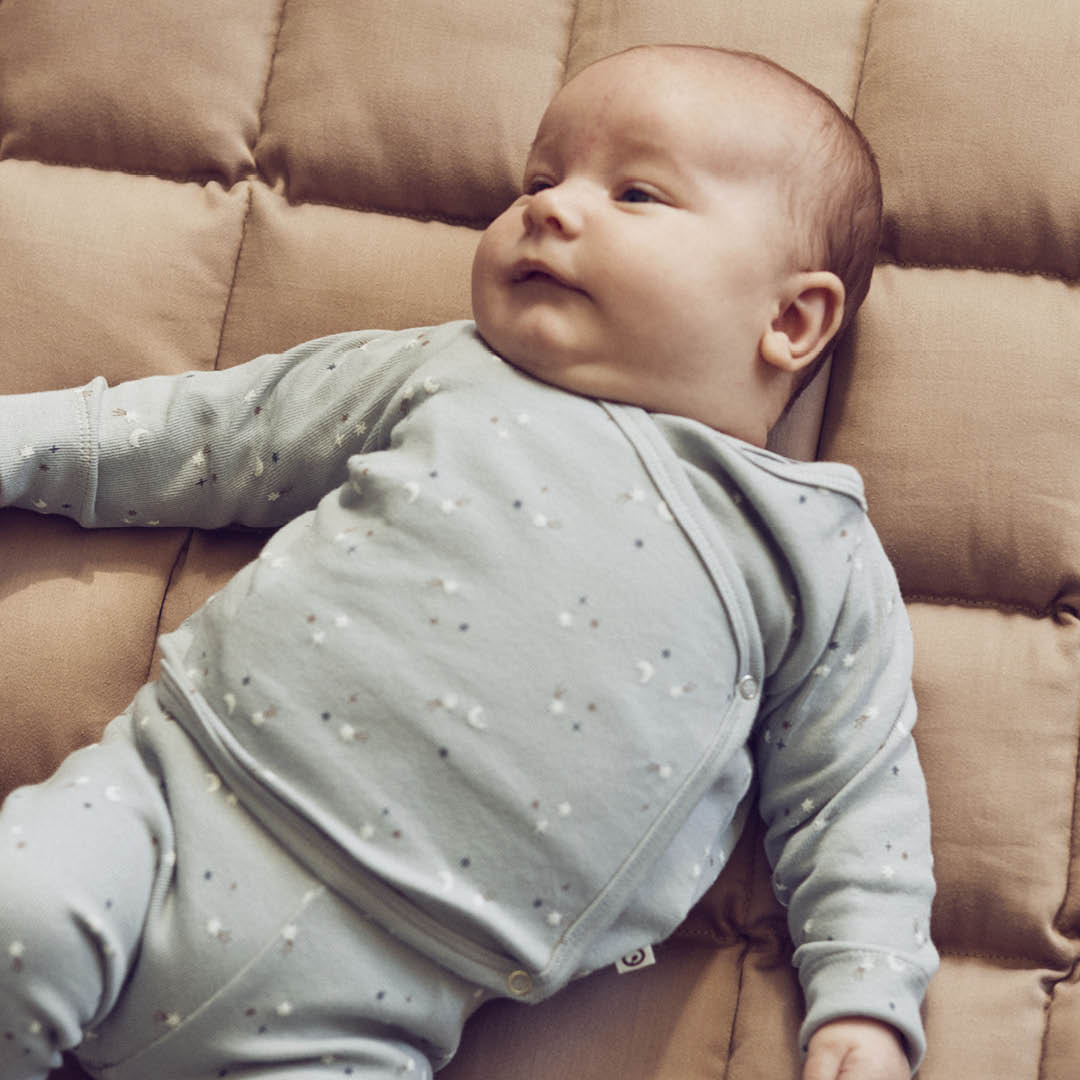 STARS rib cardigan with cross closure