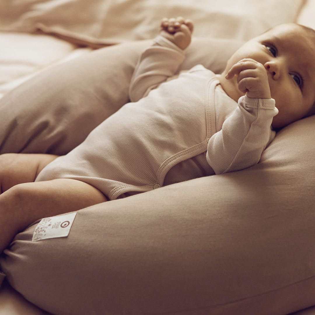 RIB body with cross closure