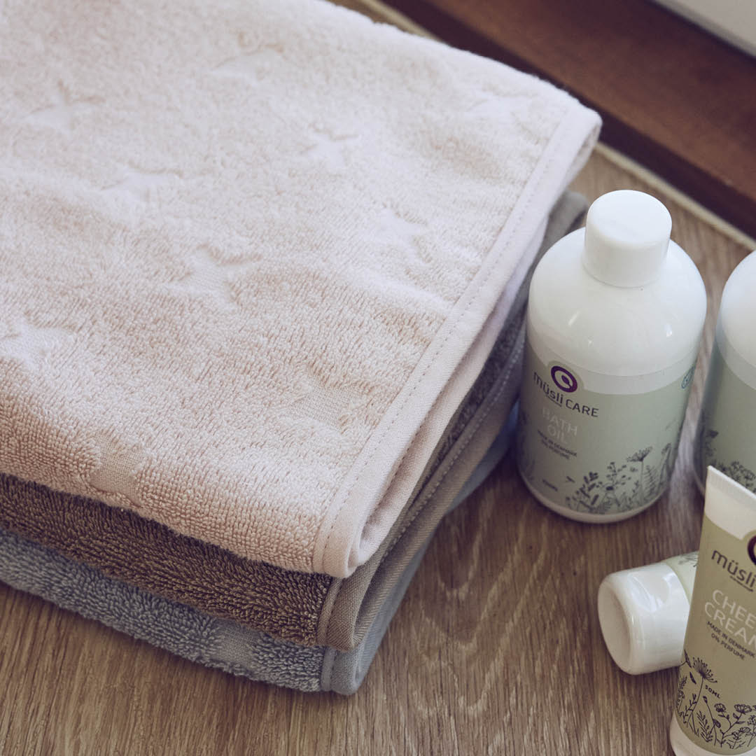 Baby towel with hood in organic cotton 70x 70 cm