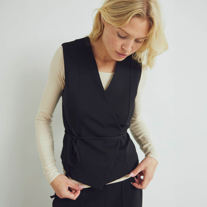 INTERLOCK tie vest