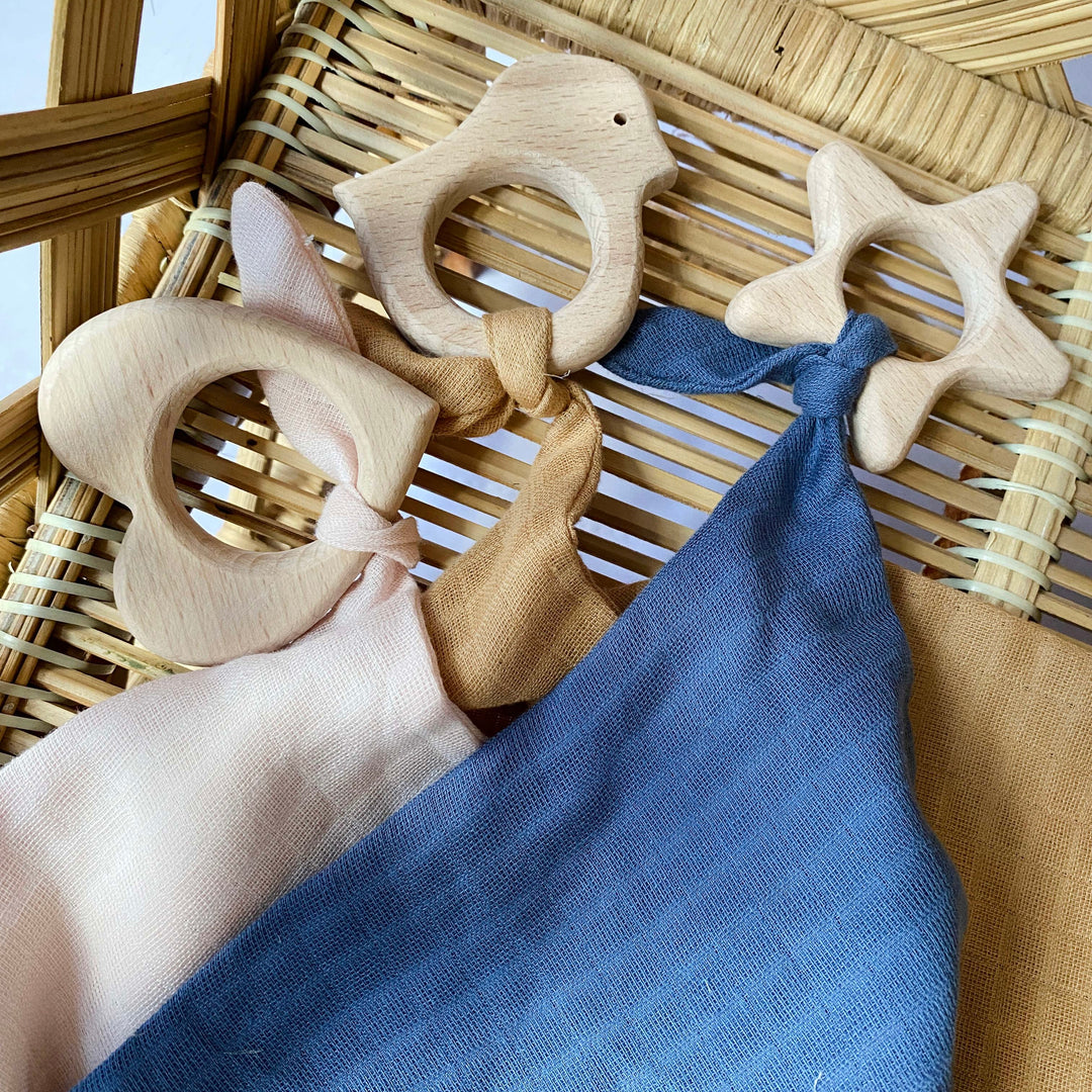 FIGURE blankie with a teether