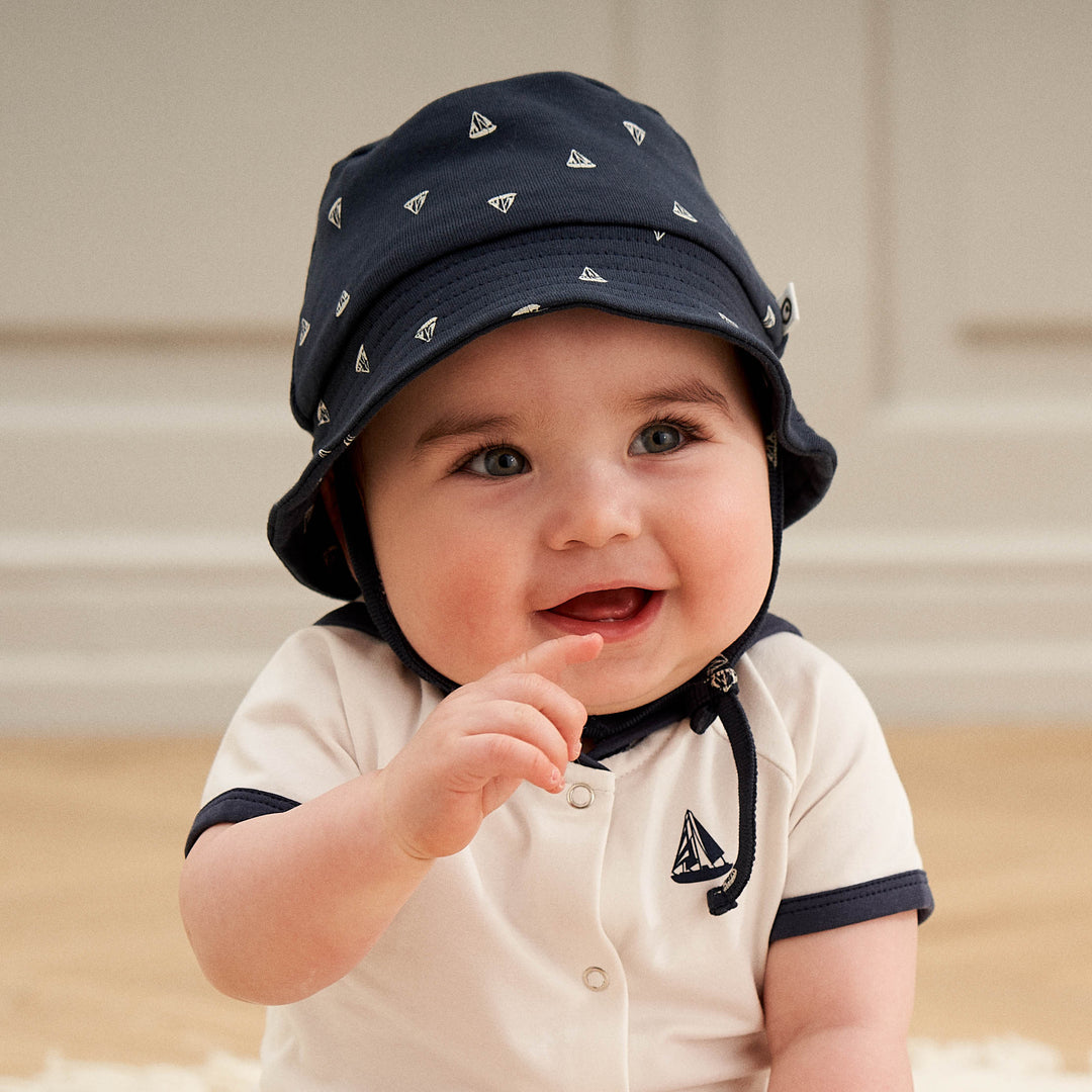 SAILBOAT bucket hat with strings